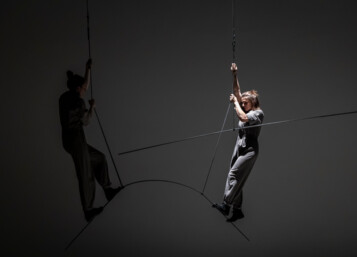   1. cena_Profesionálové_Anna Benháková_Thin Skin (Festival Cirkopolis) | ©   1. cena_Profesionálové_Anna Benháková_Thin Skin (Festival Cirkopolis)